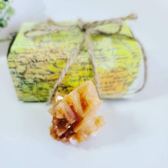 Beautiful carved natural Citrine crystal 🔮 - Picture 3 of 4